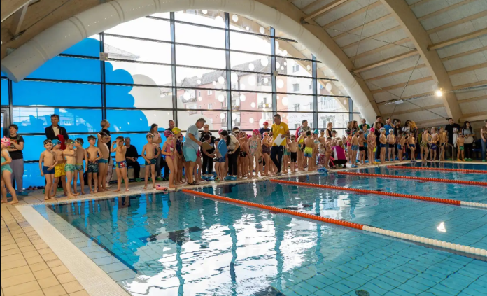 Primăria Mediaș, Mediaș Vitrometan, Centrul Social Mediaș, agrement Mediaș, sport Mediaș, centru comunitar Mediaș, cartier Vitrometan Mediaș, teren sport Mediaș, nocturnă Mediaș, mini baschet Mediaș, fotbal Mediaș, handbal Mediaș, badminton Mediaș, sport indoor Mediaș, sport outdoor Mediaș, evenimente Mediaș, ateliere Mediaș, sală multifuncțională Mediaș, cultură Mediaș, educație Mediaș, recreere Mediaș, timp liber Mediaș, socializare Mediaș, copii Mediaș, tineri Mediaș, pensionari Mediaș, facilități sport Mediaș, activități culturale Mediaș, evenimente educative Mediaș, modernizare Mediaș, cartier Mediaș, infrastructură sport Mediaș, sănătate Mediaș, mișcare Mediaș, distracție Mediaș, familie Mediaș, comunitate Mediaș, Mediaș sportivi, Mediaș antrenamente, competiții Mediaș, sală sport Mediaș, teren interior Mediaș, teren exterior Mediaș, nocturnă teren Mediaș, prietenie Mediaș, dezvoltare personală Mediaș, program Mediaș, viață sănătoasă Mediaș, loc de joacă Mediaș, activități copii Mediaș, activități tineri Mediaș, centru modern Mediaș, spațiu sigur Mediaș, cartier Vitrometan, strada Sticlei Mediaș, sport comunitar Mediaș, distracție copii Mediaș, sală evenimente Mediaș, Mediaș activ, program sport Mediaș, activități sociale Mediaș, petrecere timp liber Mediaș, artă Mediaș, creativitate Mediaș, Sibiu sport, Sibiu evenimente, sport județ Sibiu, Mediaș 2025, administrație Mediaș, proiect comunitar Mediaș, dezvoltare locală Mediaș, social Mediaș, integrare Mediaș, colaborare Mediaș, sănătate fizică Mediaș, sănătate mentală Mediaș, activități indoor Mediaș, activități outdoor Mediaș, educație civică Mediaș, tineri activi Mediaș, sport modern Mediaș, Mediaș facilități, centru sport Vitrometan, centru agrement Mediaș, evenimente culturale Mediaș, Mediaș cultural, Mediaș sportiv, inițiative locale Mediaș, investiții Mediaș, loc modern Mediaș, viață activă Mediaș, sport pentru toți Mediaș, Mediaș comunitate unită, Mediaș cartier Vitrometan, Mediaș sport și agrement.