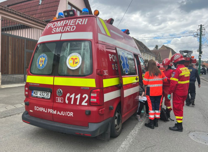 accident Mediaș, accident rutier Mediaș, accident auto Mediaș, accident șoseaua Sibiului, accident strada Ighișului, Poliția Rutieră Mediaș, Biroul Rutier Mediaș, accident rutier Sibiu, SAJ Sibiu, ambulanță Mediaș, CPU Mediaș, șofer 35 ani Mediaș, șofer Șelimbăr, șofer Ighișul Nou, femeie rănită Mediaș, copil rănit Mediaș, fetiță 6 ani Mediaș, traumatism cervical Mediaș, traumatism abdominal Mediaș, centura de siguranță Mediaș, răniri accident Mediaș, victime accident Mediaș, circulație blocată Mediaș, trafic Mediaș, accident intersecție Mediaș, șoferi accident Mediaș, impact rutier Mediaș, coliziune auto Mediaș, accident județ Sibiu, accident rutier județ Sibiu, accident grav Mediaș, știri Mediaș, știri Sibiu, presa Mediaș, presa locală Mediaș, accident sâmbătă Mediaș, intervenție Poliția Mediaș, intervenție ambulanță Mediaș, accident cu victime Mediaș, accident cu copil rănit Mediaș, accident cu femeie rănită Mediaș, accident cu trei victime Mediaș, accident rutier non alcool Mediaș, accident test drugtest negativ Mediaș, știre locală Mediaș, reportaj Mediaș, informații accident Mediaș, intersecție periculoasă Mediaș, trafic aglomerat Mediaș, coliziune rutieră Mediaș, accident drum aglomerat Mediaș, accidente frecvente Mediaș, prevenire accidente Mediaș, siguranță rutieră Mediaș, campanie siguranță Mediaș, recomandări Poliția Mediaș, anchetă accident Mediaș, dosar penal Mediaș, vătămare corporală din culpă Mediaș, cercetări Poliția Mediaș, raport accident Mediaș, incident rutier Mediaș, echipaj rutier Mediaș, echipaj ambulanță Mediaș, transport victime Mediaș, accident în familie Mediaș, accident copii Mediaș, accident părinți Mediaș, accidente locale Mediaș, accident rutier regional Mediaș, accidente zilnice Mediaș, trafic rutier Sibiu, trafic Mediaș Sibiu, drumuri periculoase Mediaș, rețea rutieră Mediaș, șosea circulată Mediaș, risc rutier Mediaș, siguranța circulației Mediaș, incident auto Mediaș, coliziune două autoturisme Mediaș, impact două mașini Mediaș, accident pe fondul neasigurării Mediaș, schimbare bandă Mediaș, șofer neatent Mediaș, conducere imprudentă Mediaș, poliție locală Mediaș, comunicat Poliția Mediaș, știri de ultimă oră Mediaș, actualitate Mediaș, news Mediaș, evenimente Mediaș, noutăți Mediaș, presa online Mediaș, publicație Mediaș, informații Mediaș, jurnal local Mediaș, accident relatat Mediaș, articol Mediaș, media locală Mediaș, știre trafic Mediaș, știre accident rutier Mediaș.