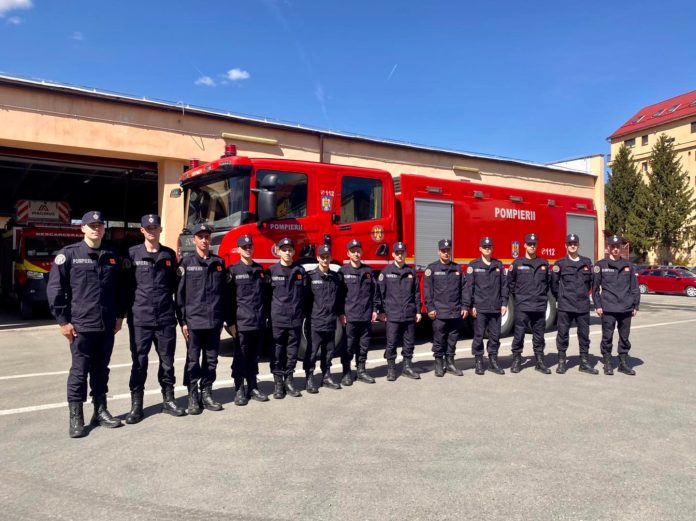 mașină luată foc Terezian, incendiu auto Sibiu, trafic îngreunat Terezian, ISU Sibiu incendiu, SMURD intervenție auto, pompieri Sibiu, incendiu parcare Lidl, vehicul ars Terezian, intervenție urgență Sibiu, evacuare auto foc, pericol incendiu auto, defecțiune auto Sibiu, trafic blocat Sibiu, salvare auto în flăcări, incendiu generalizat autovehicul, prevenire incendiu auto, riscuri tehnice auto, pompieri salvează mașină, materii inflamabile auto, stingere foc auto, alertă comunitate Sibiu, trafic blocat drum local, ISU operativ Sibiu, autospecială stingere foc, echipaj SMURD Sibiu, intervenție rutieră Terezian, agent intervenție incendiu auto, cauze incendiu mașină, inspectare electrică auto, întreținere auto prevenție, evacuare în siguranță, autovehicul electric risc incendiu, șofer evacuat în siguranță, vehicul distrus flăcări, impact trafic Sibiu, rută deviată Sibiu, autospecială descarcerare, siguranță rutieră Sibiu, flăcări mașină, sâs fum dens, zonă periculoasă parcare, avertizare șoferi, mentenanță sistem electric, vehicule personale risc, salvare fără victime, ambulanță Sibiu, analiză cauze incendiu, sotto auto în flăcări, reparații postincendiu auto, inspecție tehnică auto, prevenire incendiu, comunitate informată Sibiu, alertă preventivă Terezian, module stingere incendiu auto, echipament auto salvator, uliță blocată Sibiu, outs traffic rutier flăcări, calm comunitate, reacție rapidă autorități, vehicul distrus parc, măsuri siguranță auto, știri auto Sibiu, incident rutier incendiu, Terezian incident, apă și spumă pompieri, reacție ISU, eveniment auto flăcări, vest reflectorizant pompieri, acces interzis flăcări, pagina protecție rutieră, zonă Terezian blocată, trafic pietonal impactat, stingere totală incendiu, prevenție auto Terezian, pericol autopompierii, echipe de intervenție rapida, risc de explozie auto, cetățeni informați, solidaritate comunitară, flăcări pe marginea drumului, brigadă PSI Sibiu, colaborare ISU Poliție, semnalizare zonă, perimetru blocat, evacuare sigură Terezian.